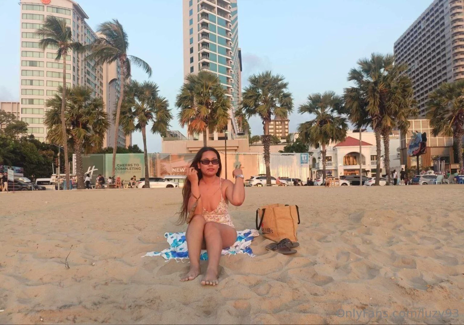 Win sunset sea i m sitting on the sand by chilling 