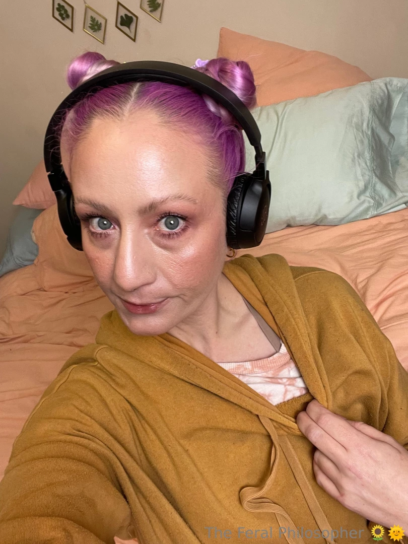 Ok y all i just started reading two books one fantasy and one part 1 