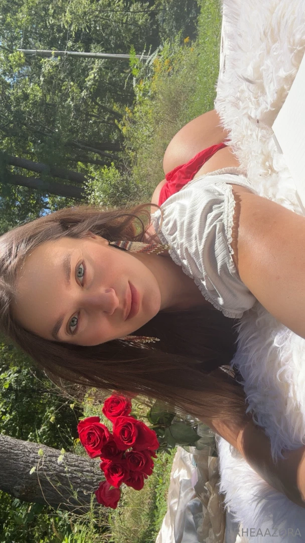 Come lay in the sunshine w meee 