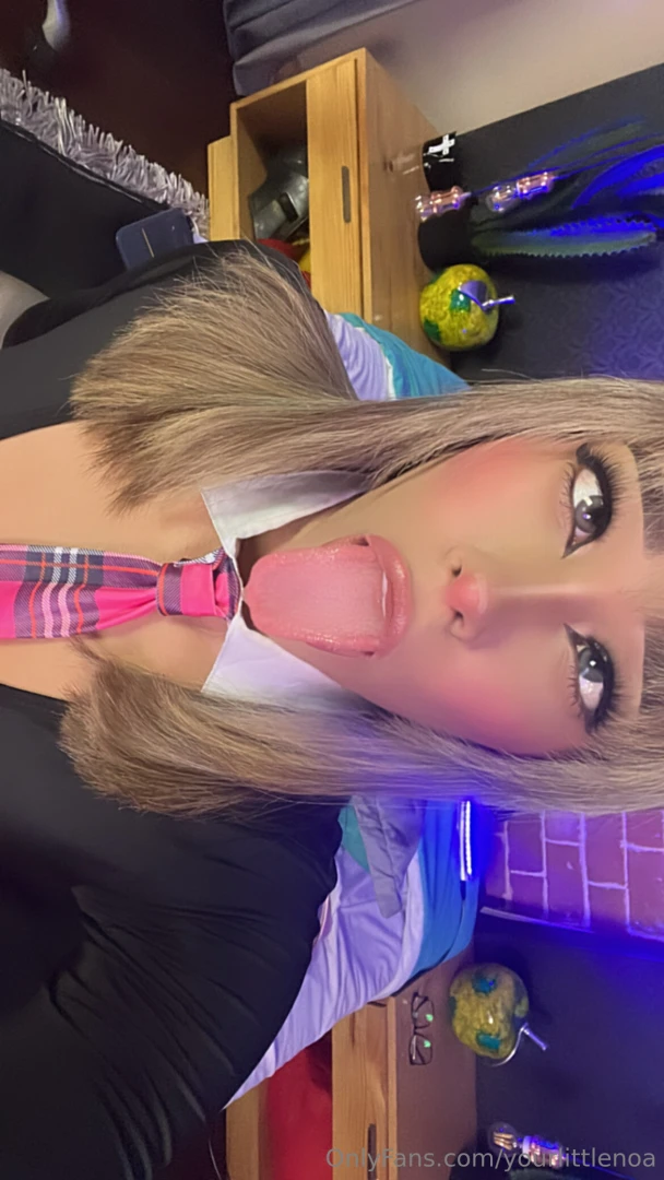 Say hello to my friend amonetoficial she s new to this world but trust 