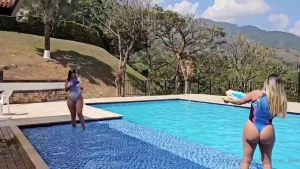 Mis amigas y yo follamos e hicimos un delicioso trio lesbico en la