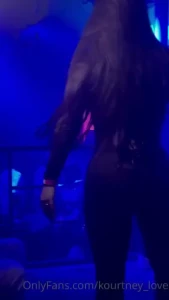 Me gustan las noches movidas con m sica amigos y una buena pista de