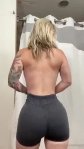 Unlock to watch me bend over and spread my pussy for you