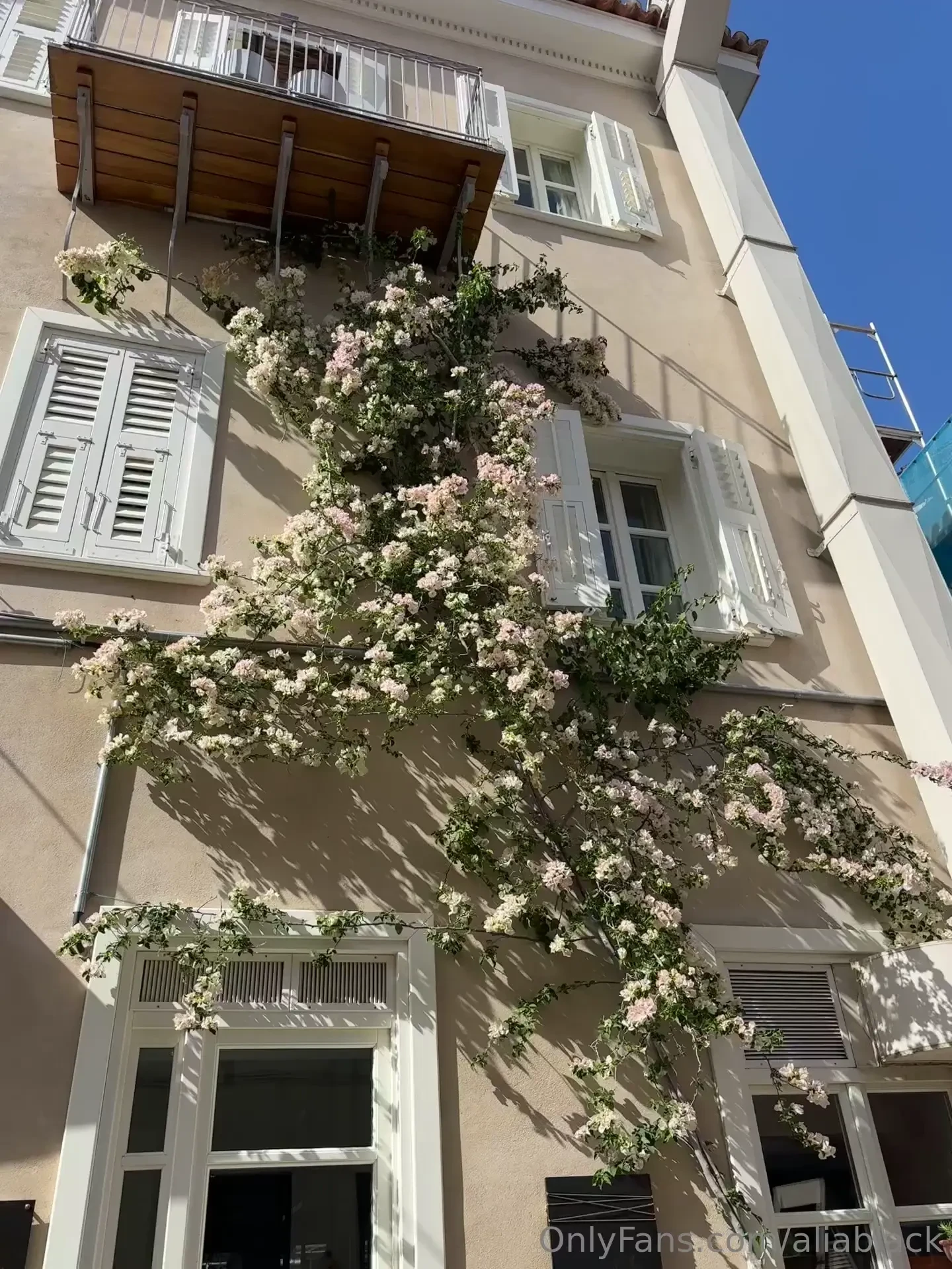 I m still traveling in greece with my sister and thought you might 