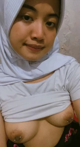 Would you cum on my hijab part 1