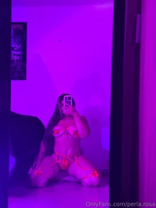 Hey i m a little bored rn text me i may have a surprise for you