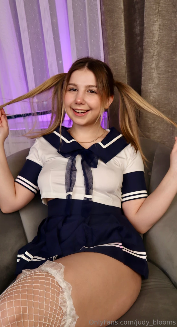 Rate the hairstyle from 1 to 10 