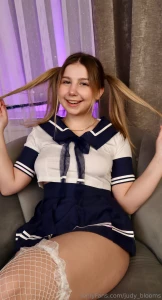 Rate the hairstyle from 1 to 10