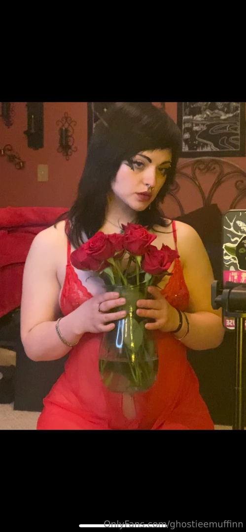 My pretty gf gave me these lencalle ily pretttyyy gf 