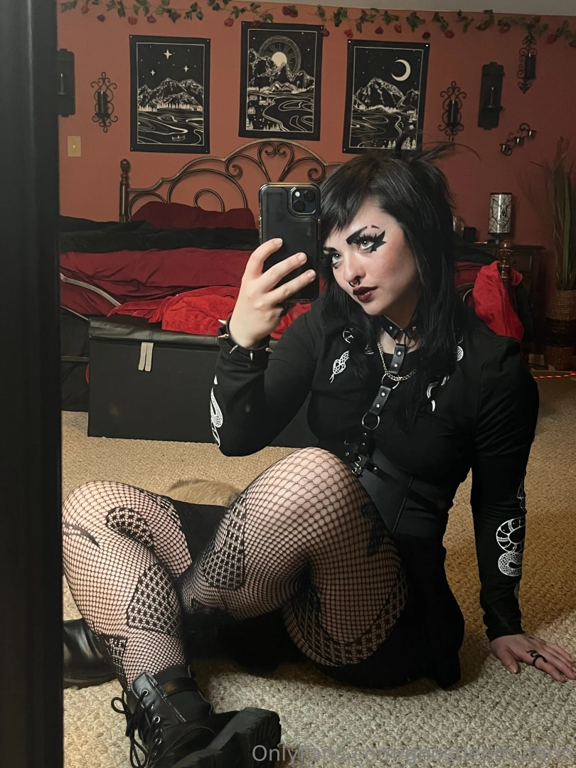 Went to ink in the rink yesterday gosh i need my leg tats complete so 