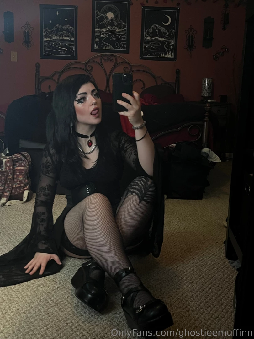 Potteenntaiaallll cookie decorating birthday live stream on tuesday part 1 