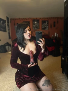 I wonder if you guys are in the mood for a toy tour its the single part 1