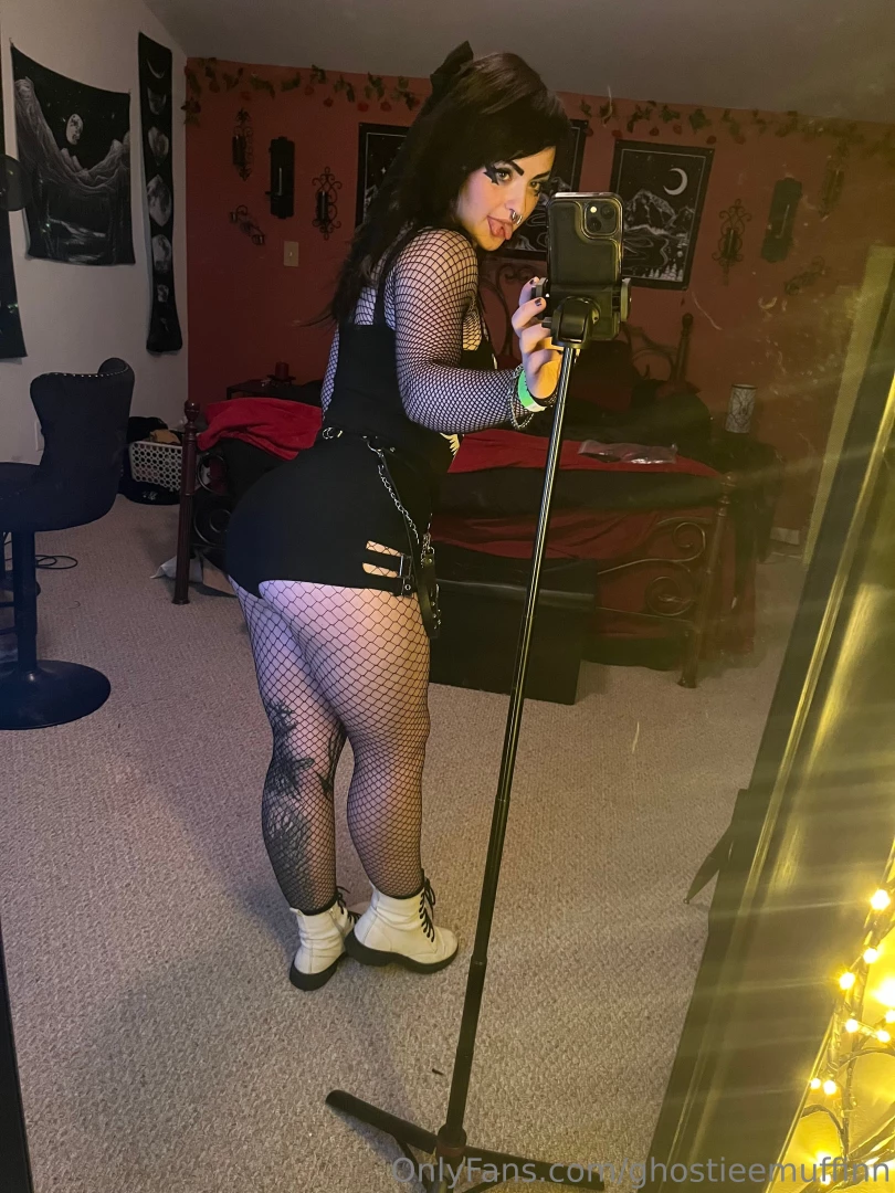 Hamstrings lookin like one of those renaissance festival turkey legs 