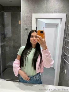 Emiliaaa1