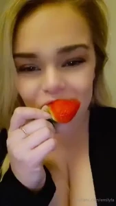 Any want to do food play