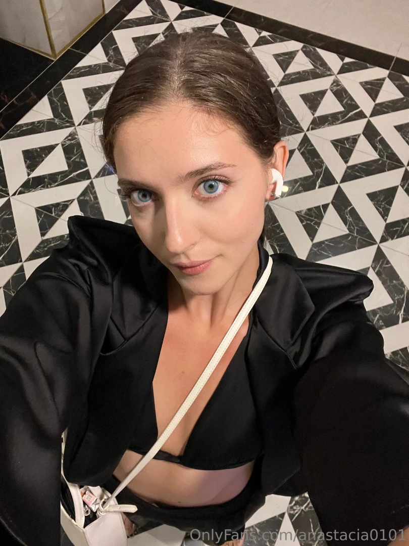 Night mode on looking for someone who loves being hunted 