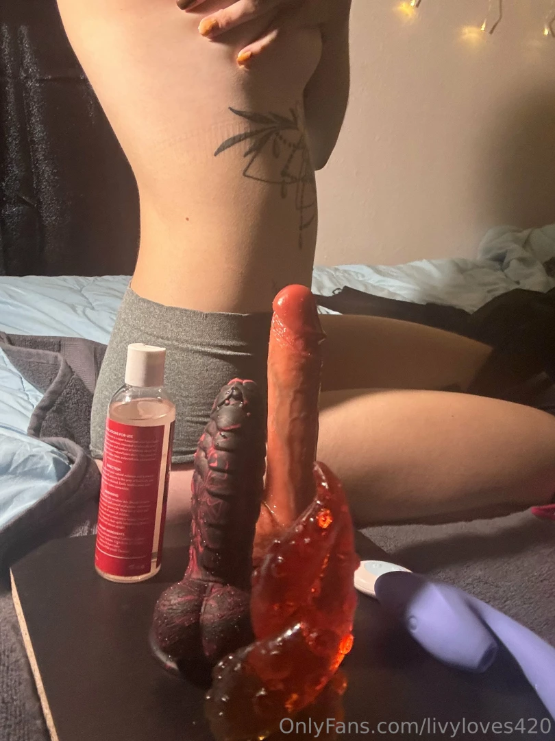 Ooo home alone what toy do you wanna see cus i fucked all of them dm 