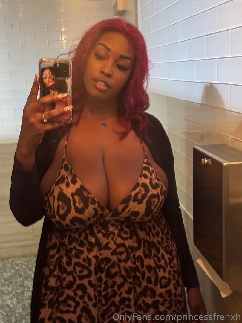 I m experimenting with cheetah print do you like it on me 