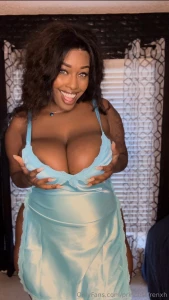 I know how much you looooove seeing these tiddies jiggle and bounce