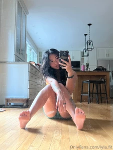 Are feet pics still a thing lmaooo