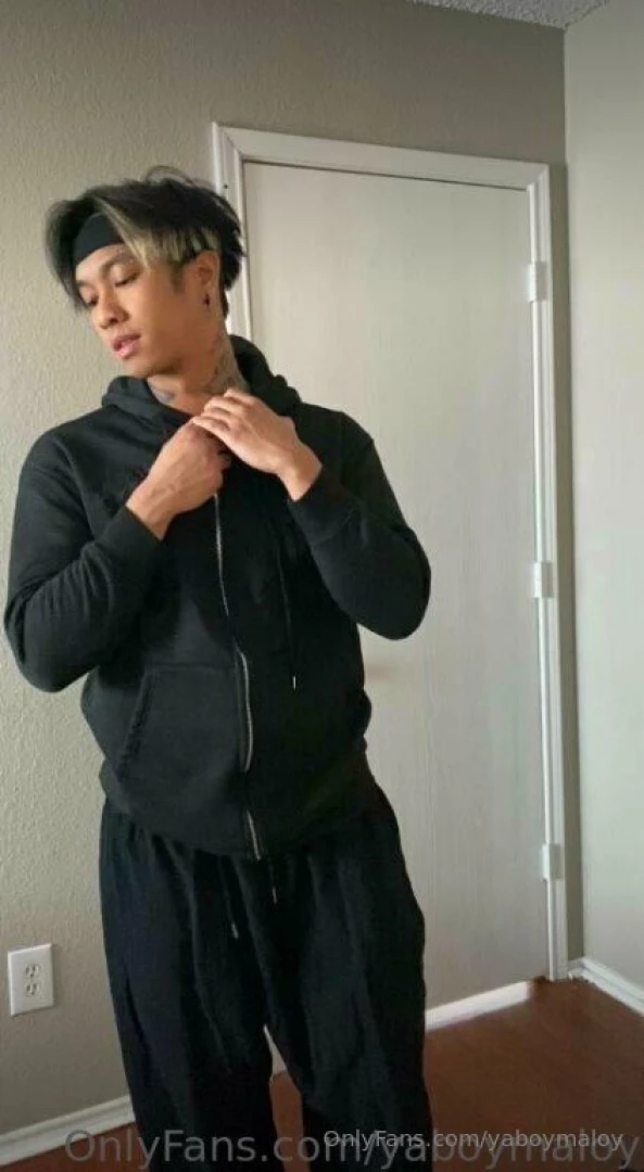 Dm me if you think i should undress 