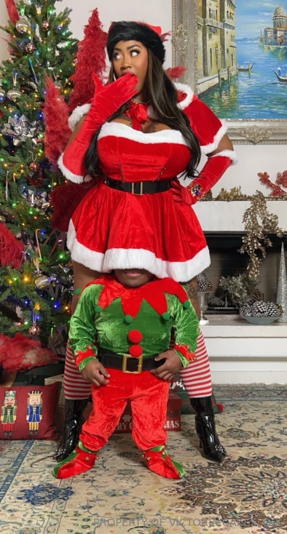 Ready to see how he handles all of this ass next 5 fans to dm me 