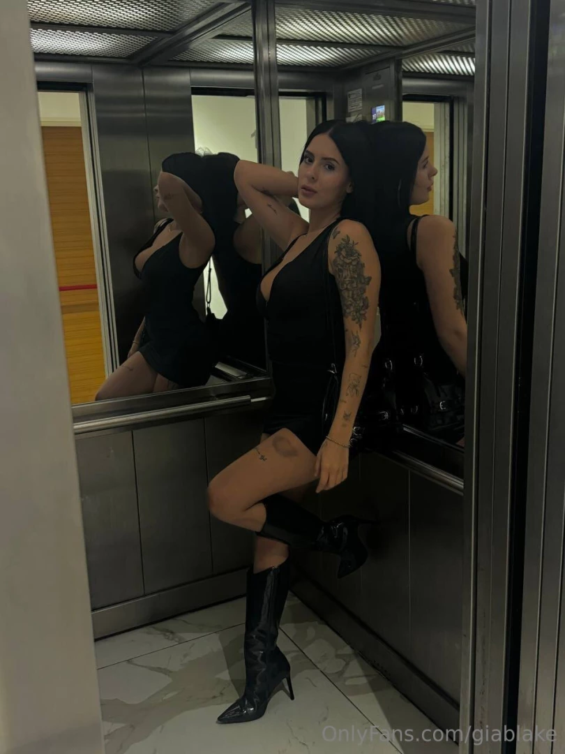 Hanging out with a friend tonight what do you think of my outfit 