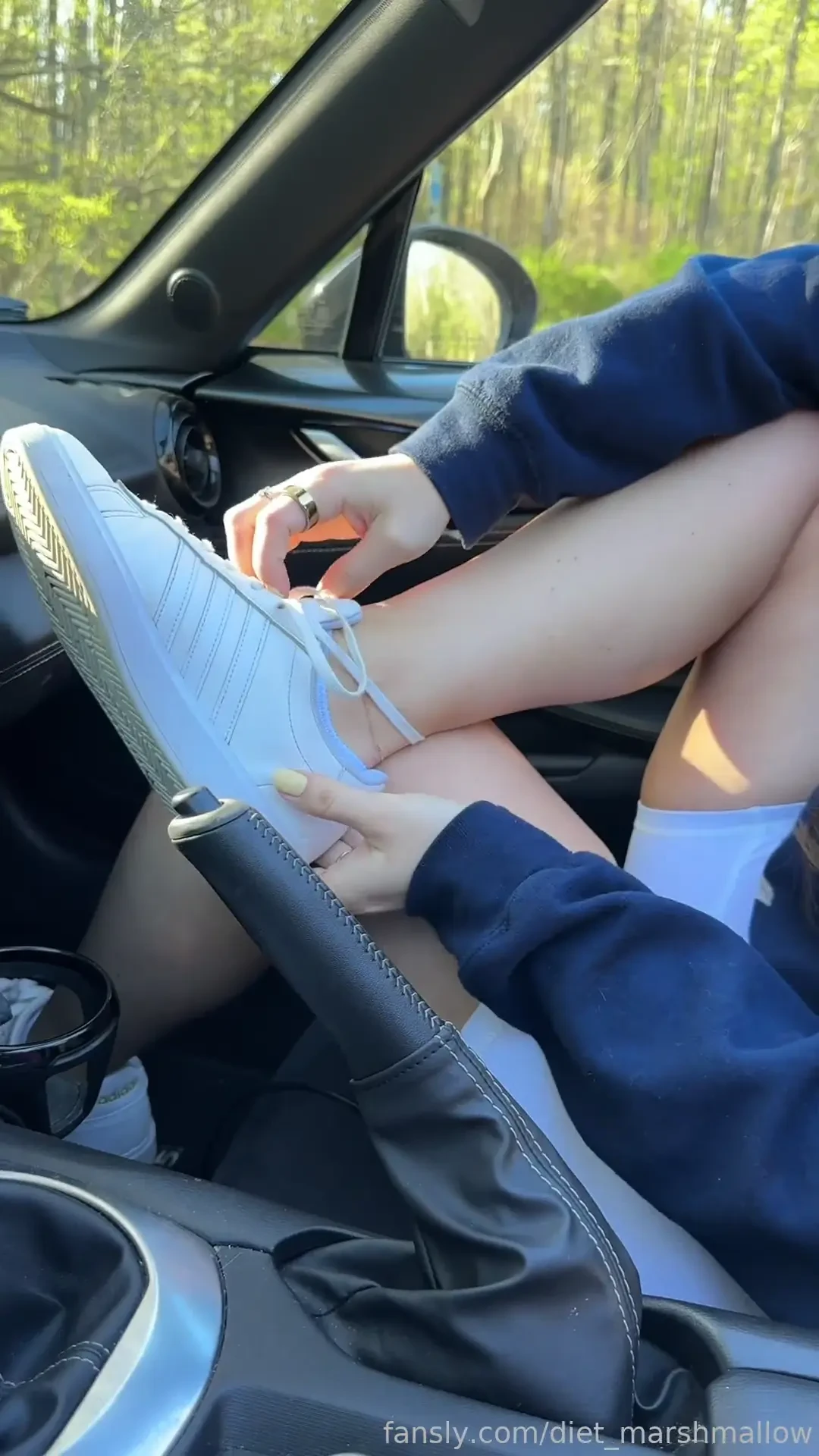 So sweaty feet footfetish barefeet socks sockfetish sneakers 