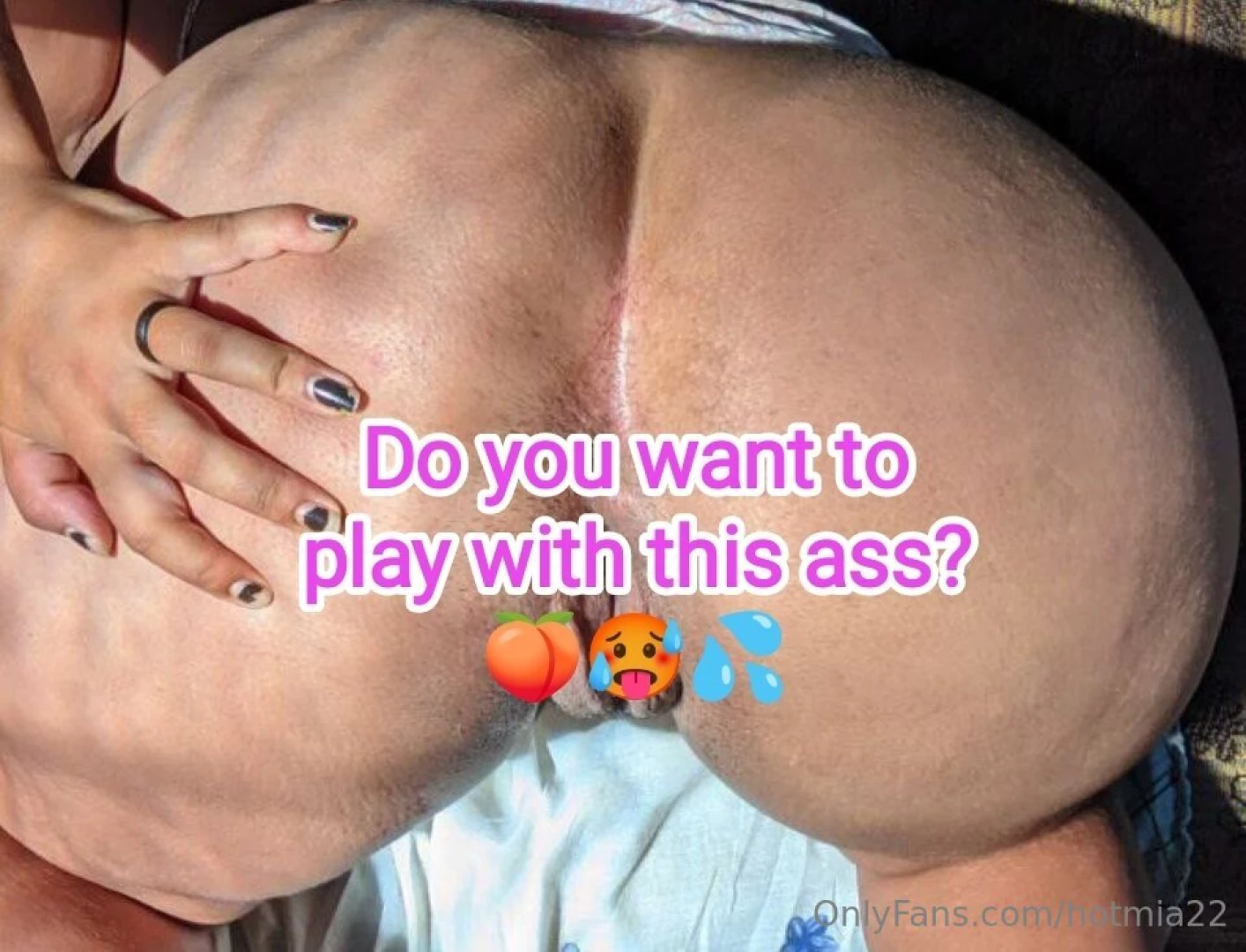 Do you want to play with this ass you just have to send me a private 