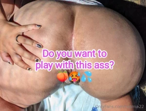 Do you want to play with this ass you just have to send me a private