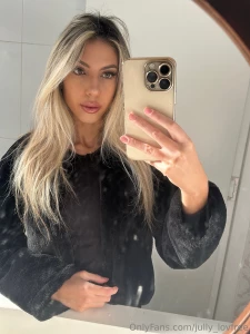 This mirror doesn t lie