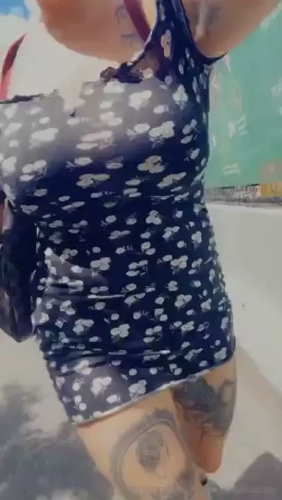 All the pretty girls walk like this 