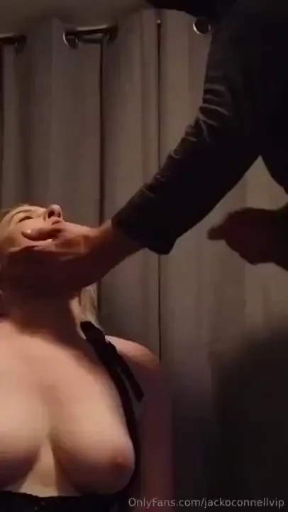 Glazing scarletbell beautiful face and tits 