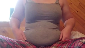 Some belly play in an old tight shirt and lotioning my overstretched part 5