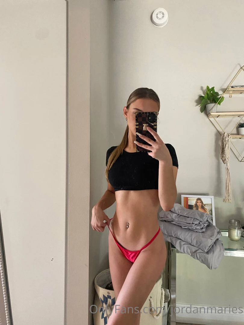 Who likes seeing me in red 