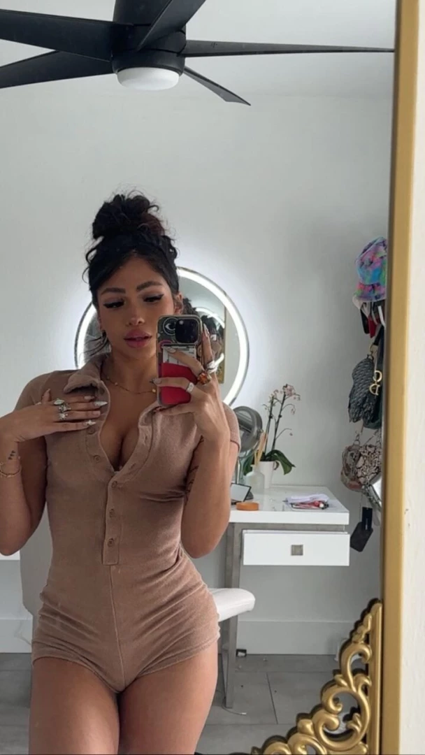 First 5 fans to tip 20 gets a huge naughty bundle full of 300 worth of 