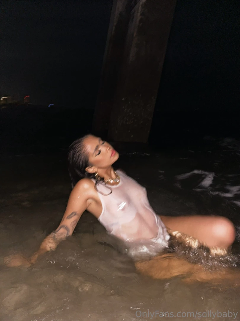 I m waiting for you to come and talk to me 