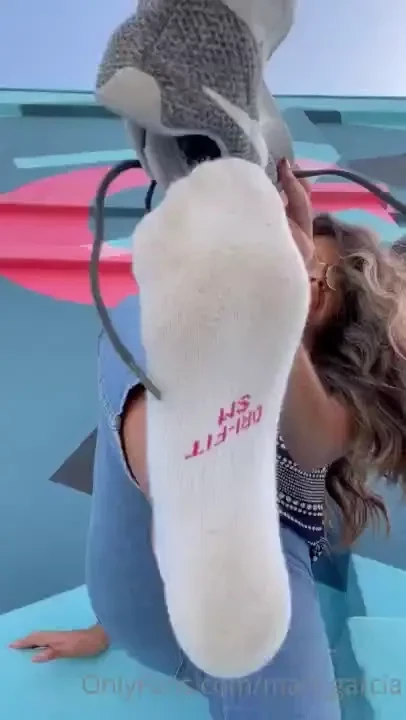 Smelling my stinky shoe and stinky sock in this heat now send for the 