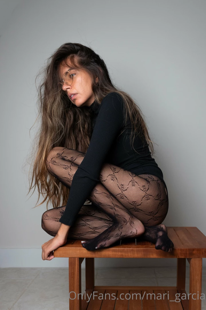 I know everything and all you know is to worship me 