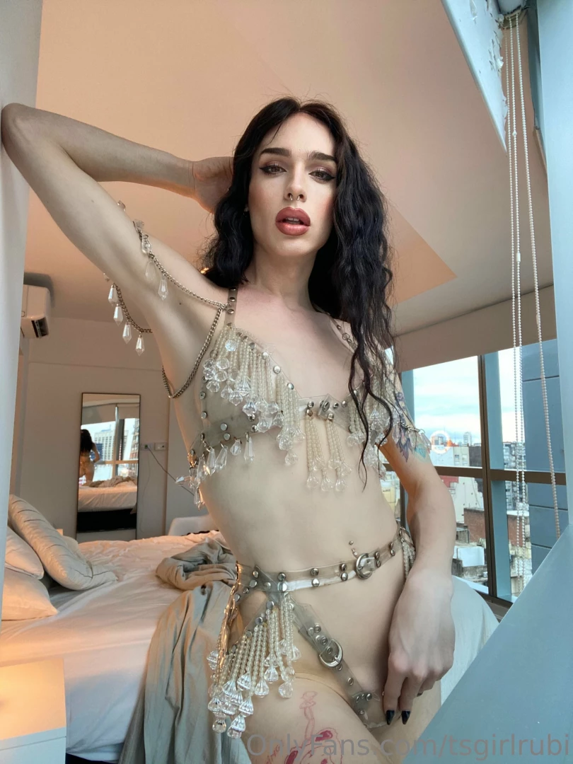 This babe is up to a little fun are you ready to go on this adventure 