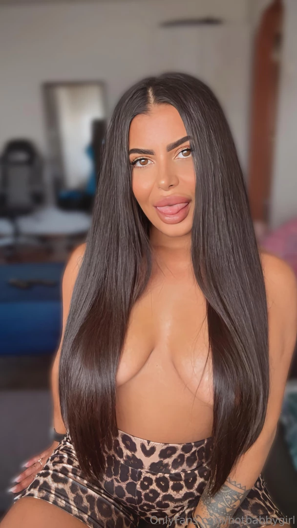 Are pielea ca ciocolata i te invit s intri n lumea ei porno riri angel 