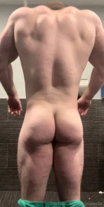 Love how my ass and traps are looking lately part 2