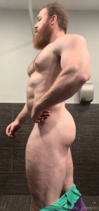 Love how my ass and traps are looking lately part 1