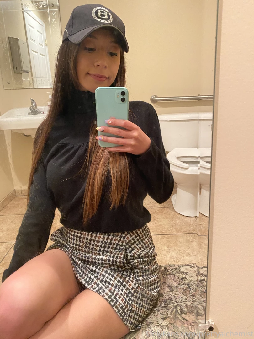 Slutting up the bathroom what s good lol 