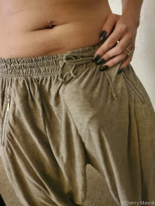 M0rning sluts who is going to make me shoot my first load message me