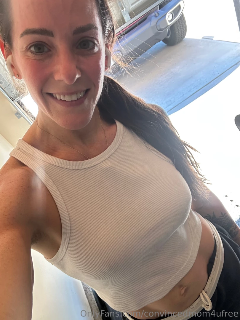 First post workout sweaty selfie of the year happy monday everyone 
