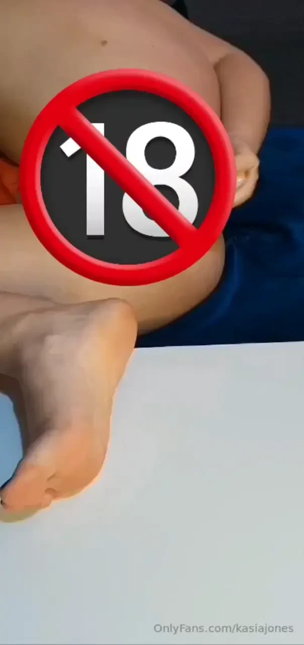 Guess which hole i m playing with a dildo in let s see if you guessed 