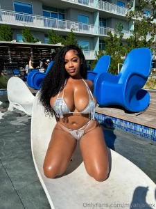 I wanna know what s your idea of fun tell me baby let s chat