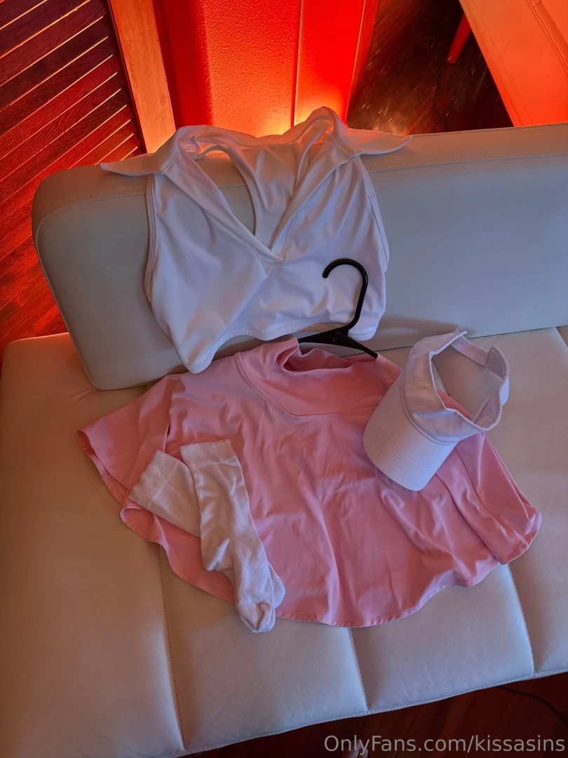 Do u think i ll get laid by a hot daddy if i go golfing in this short 