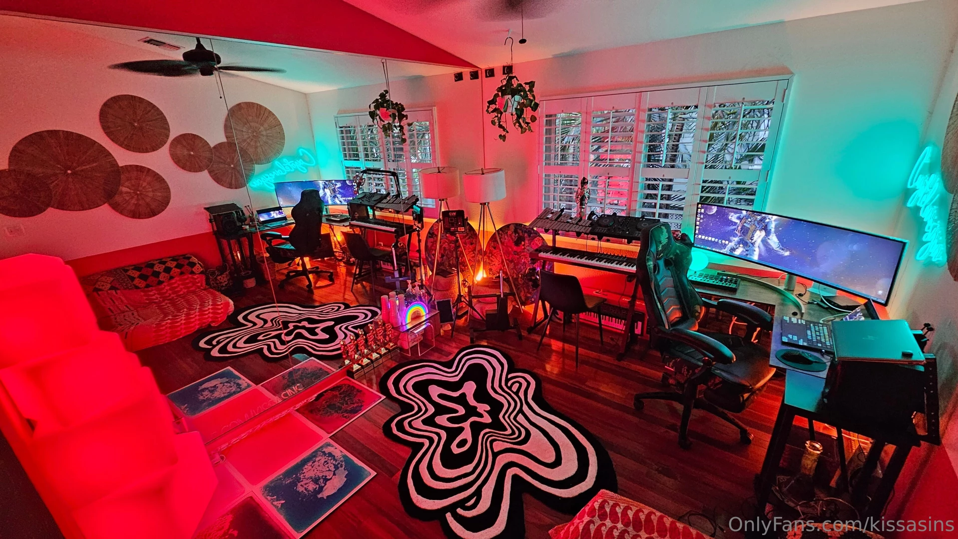 Shoot room tour on snapchat tomorrow 